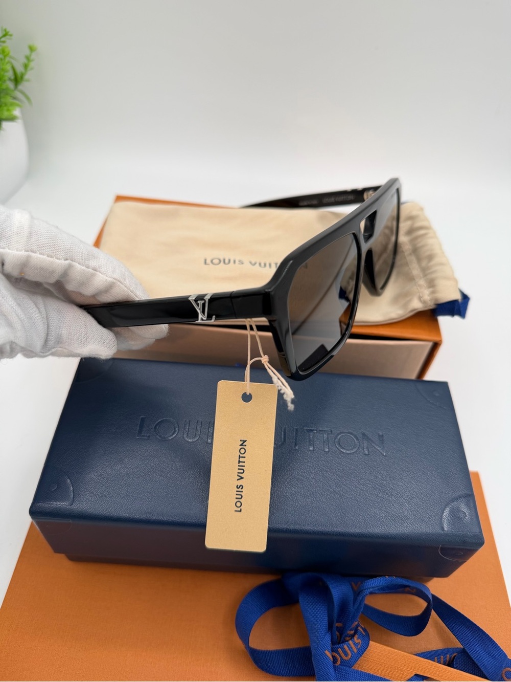 NWT Louis Vuitton Black Rectangular Monogram Sunglasses😍 - Picture 5 of 5